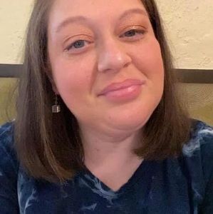 Meet your Posher, Lora